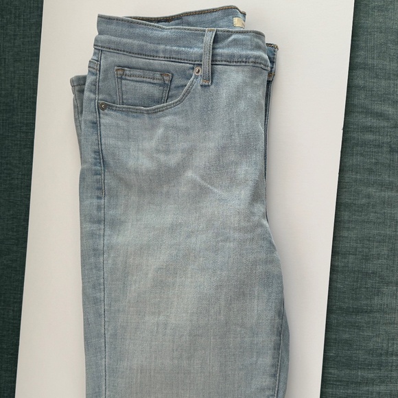 Women's Levi's Classic Straight Sz 8 Light Blue Wash - Picture 2 of 7